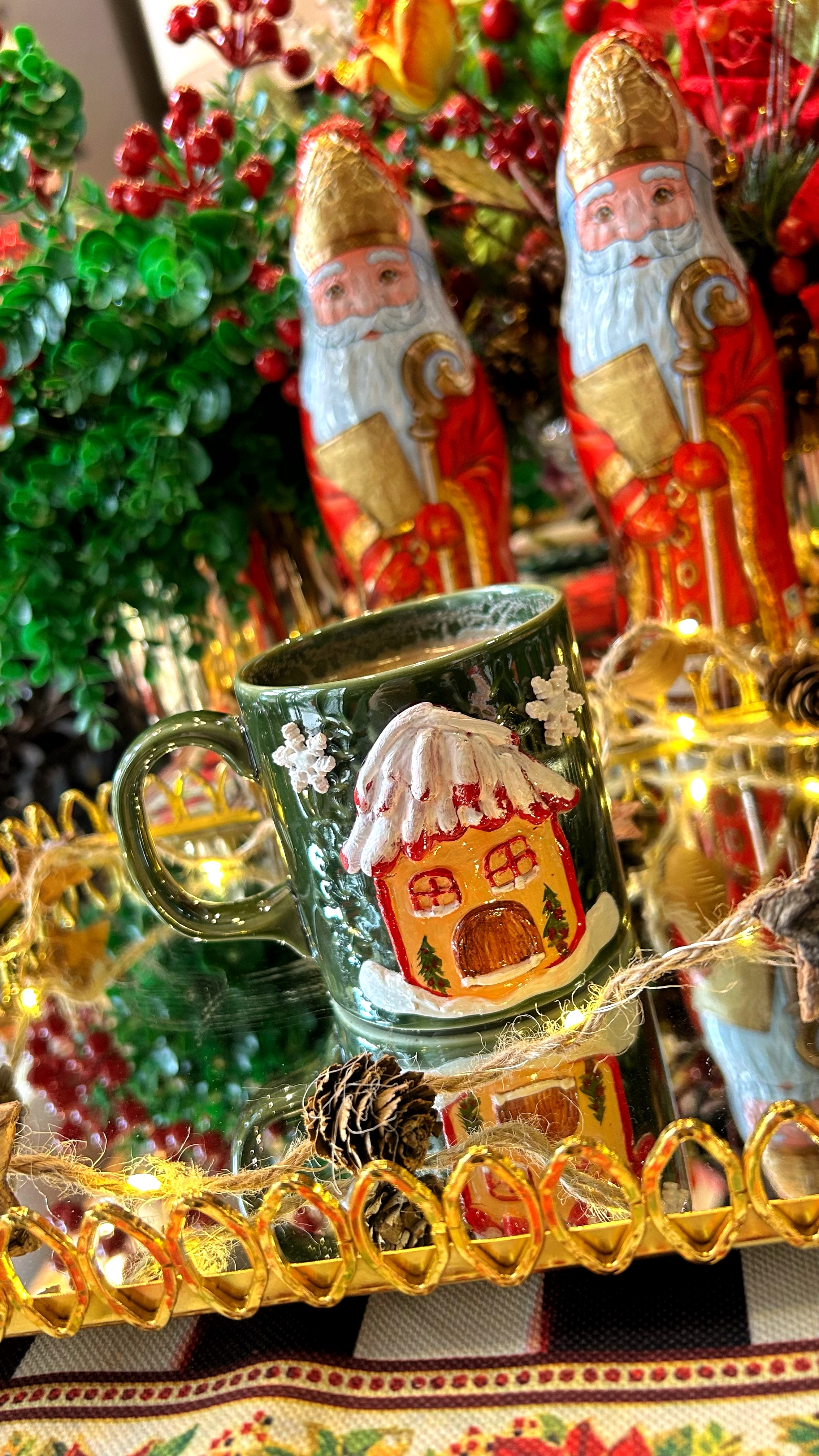 CHRISTMAS HOUSE MUG